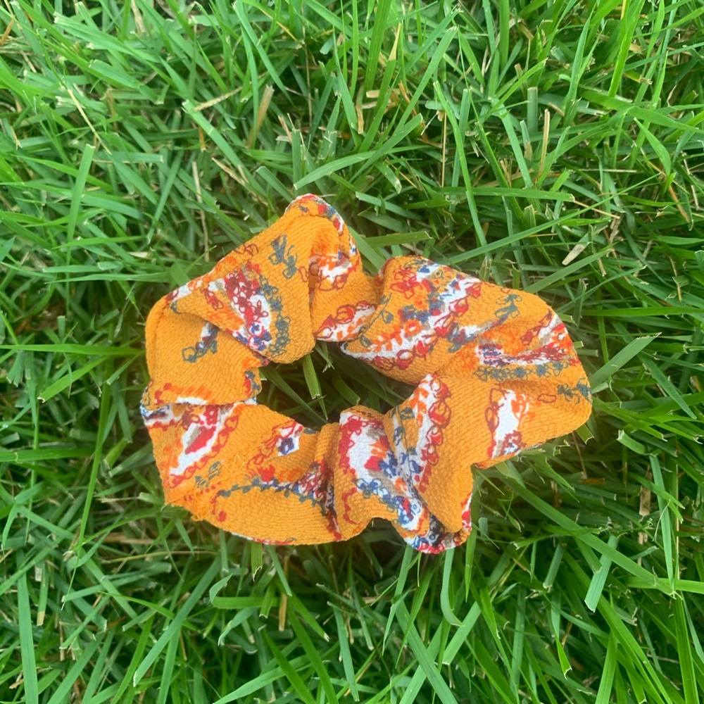 SCRUNCHIES - Picture 4 of 8